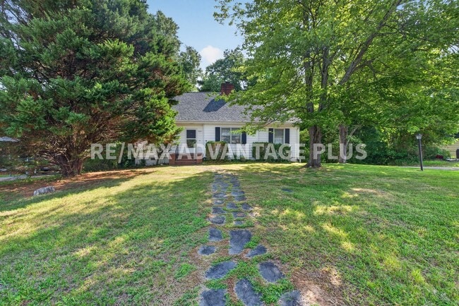 Photo - Spacious home in The Avenues!