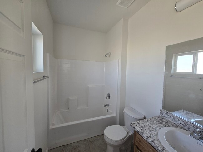 Photo - 833 S Avenue A