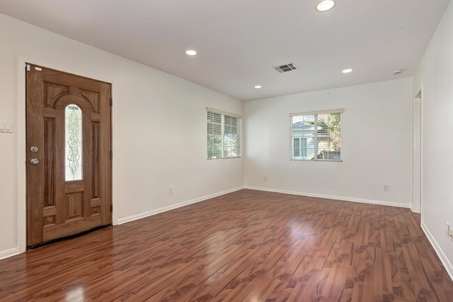 Photo - 17322 Martha St