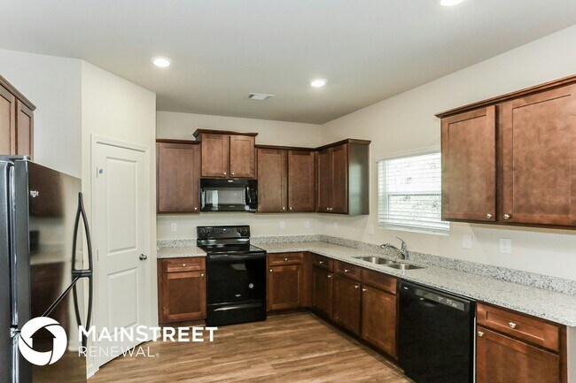 Photo - 220 Randy Trce