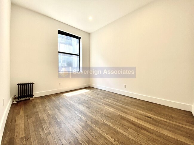 Building Photo - 45 Tiemann Pl