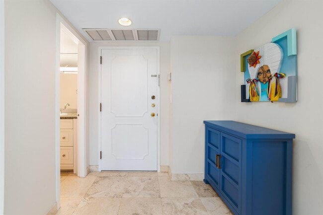 Building Photo - 5100 DuPont Blvd Unit 10N