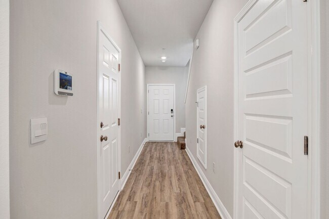 Photo - New Townhome near UWF and Nine Mile Rd