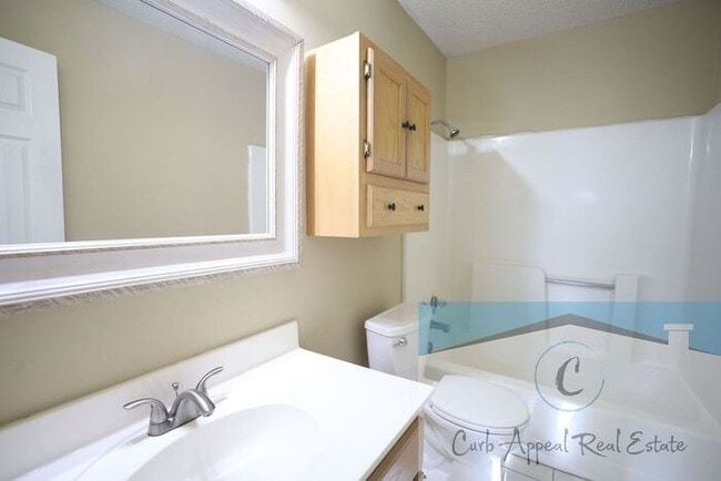 Photo - 3 bed / 2 bath home with fireplace - Valley View!!