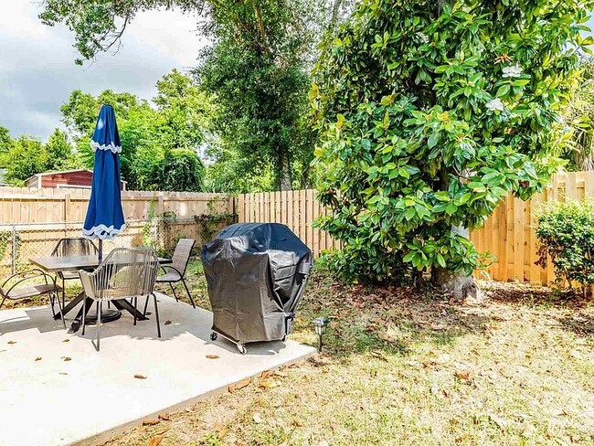 Photo - 804 W Belmont St