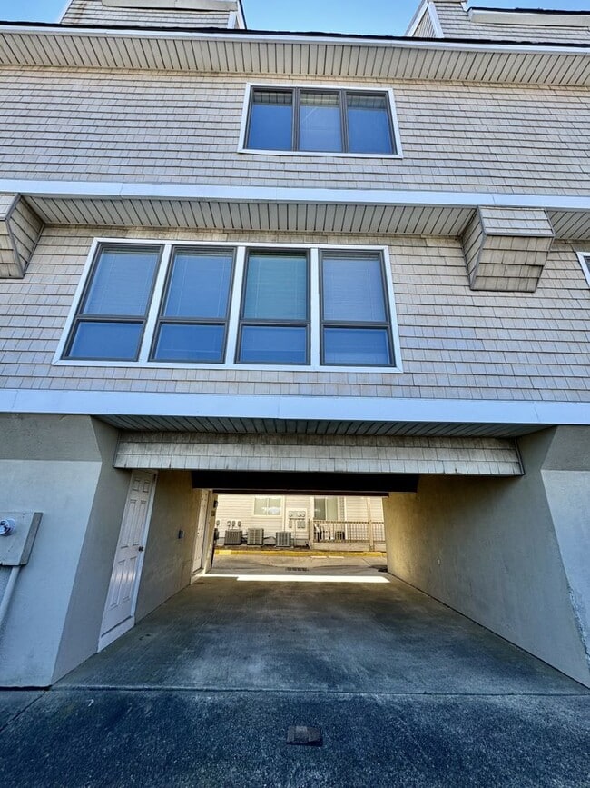 Building Photo - LYNNHAVEN SHORES - Starfish Condo