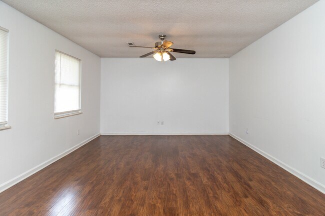 Photo - 2821 Vicksburg Ln