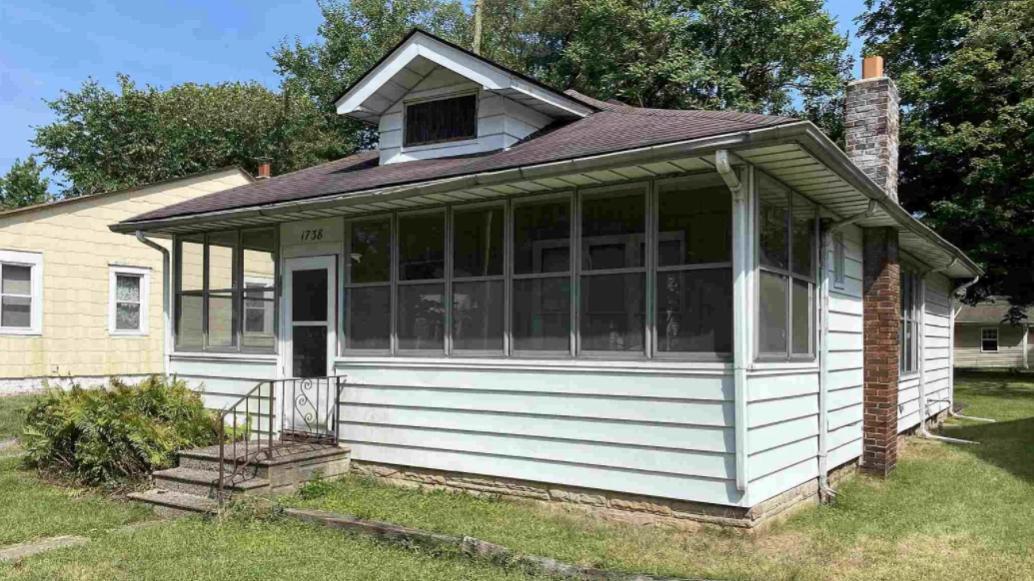 Photo - 1738 Marine St House