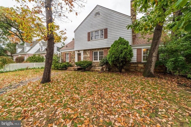 Photo - 1239 S Oakcrest Rd House
