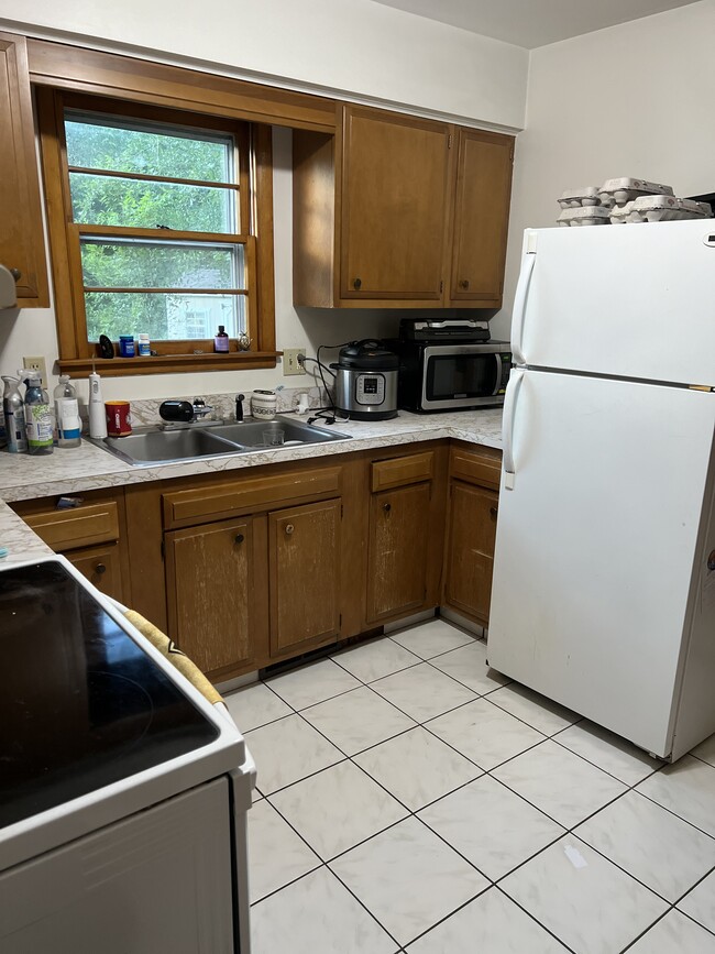 Kitchen - 73 Altamont Road Unit B