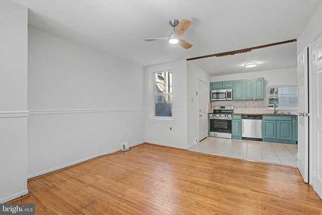 Photo - 915 N 6th St