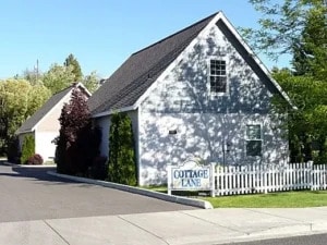 Entrada a Cottage Lane - 1608 N Brook Ct Casa