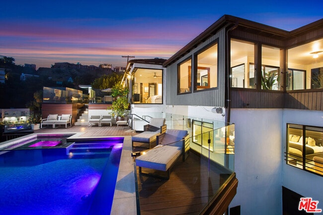 Photo - 1733 Sunset Plaza Dr