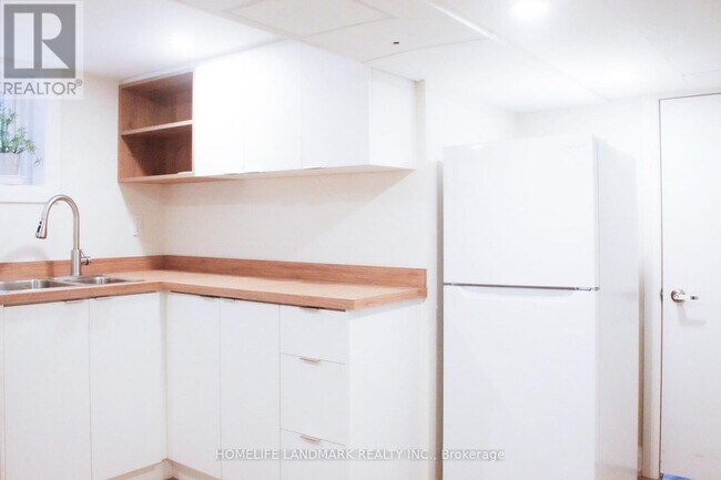 Photo - 65 Glenwood Crescent