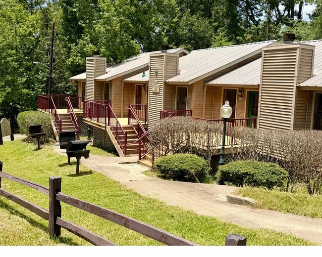 Building Photo - 8680 Piney Shores Dr Unit Building 2