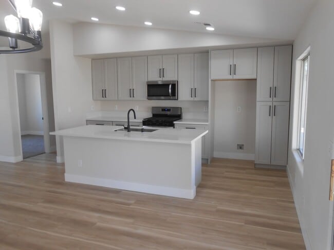 571 Grape Dr