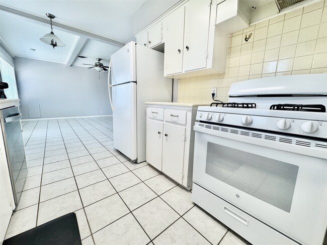 Building Photo - 1810 Mill Creek Dr