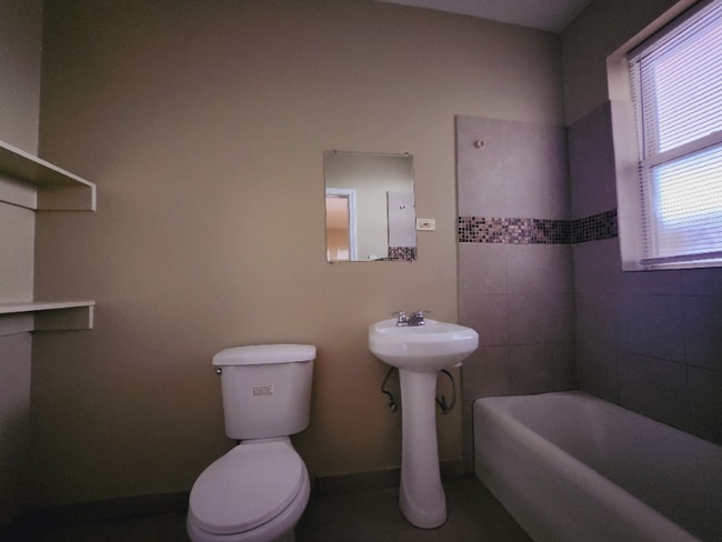 Photo - 1548 N Parkside Ave Unit 307