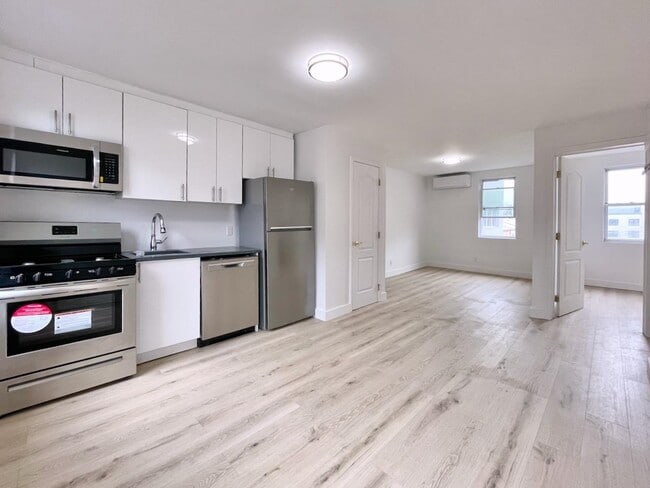 Photo - 379 Monmouth St Unidad 2 Rental