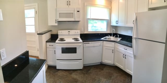 Kitchen - 24 Hobart Ln