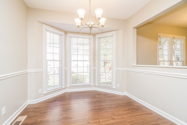 Photo - 606 Knollwood Dr