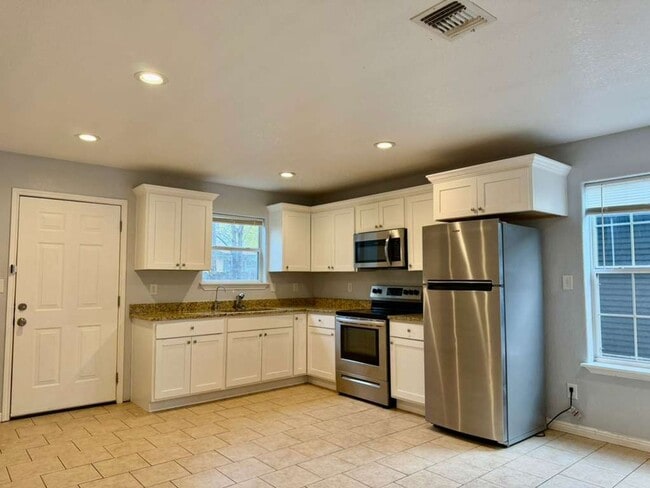 Photo - 3107 W Travis St