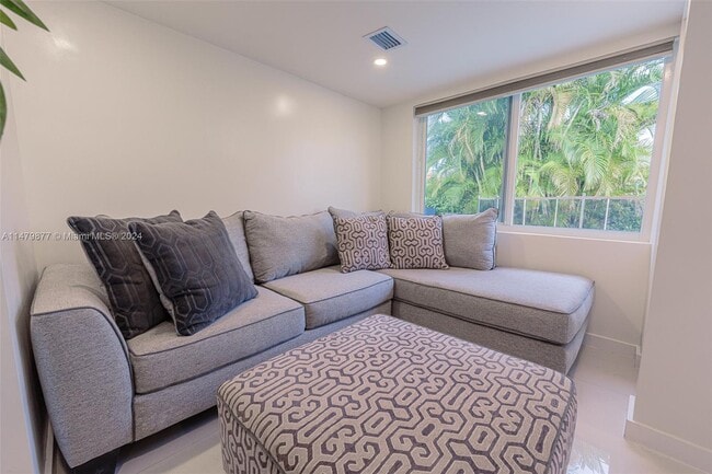 521 SW 40th Ct