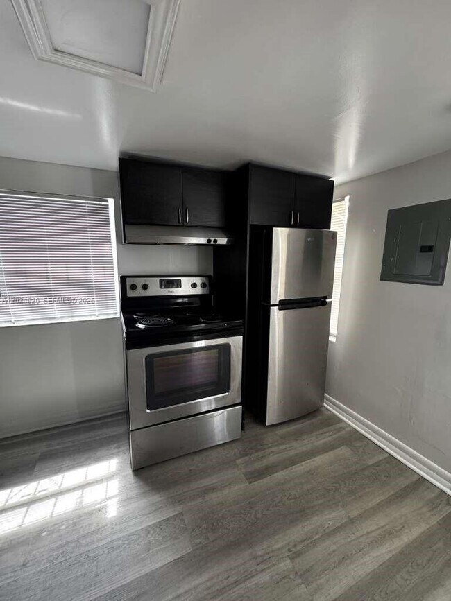 Photo - 1121 NW 40th St Unit 3