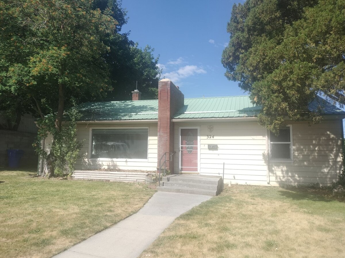 Darling 2 bed 1 bath house close to BYU-Idaho - Darling 2 bed 1 bath house close to BYU-Idaho
