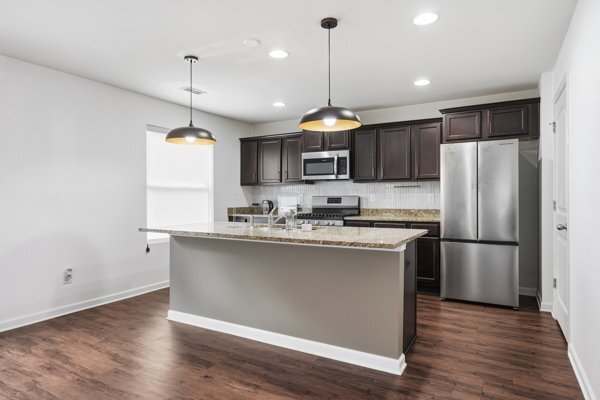 4599 Woodford Cir