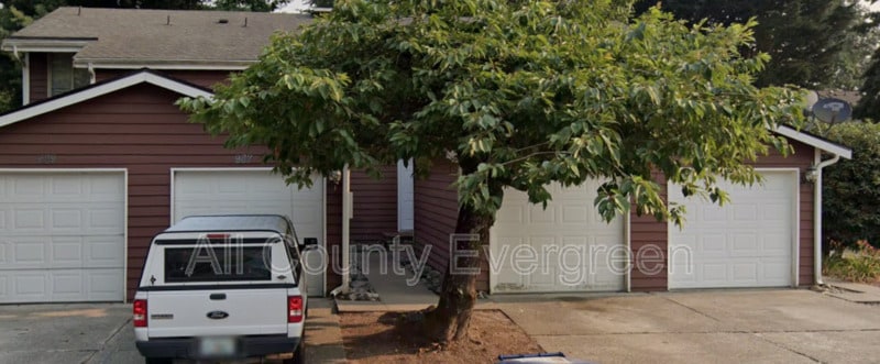 Photo - 987 26th Pl NE