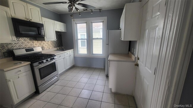 Building Photo - 107 Smith St Unit 2