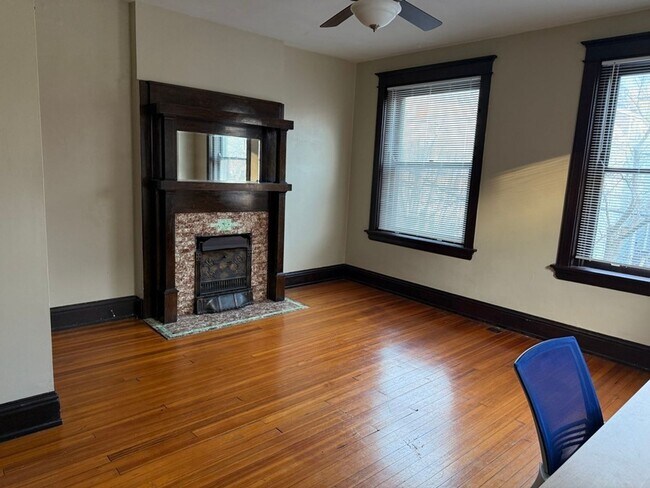 Photo - 2215 Victor St Unit #2