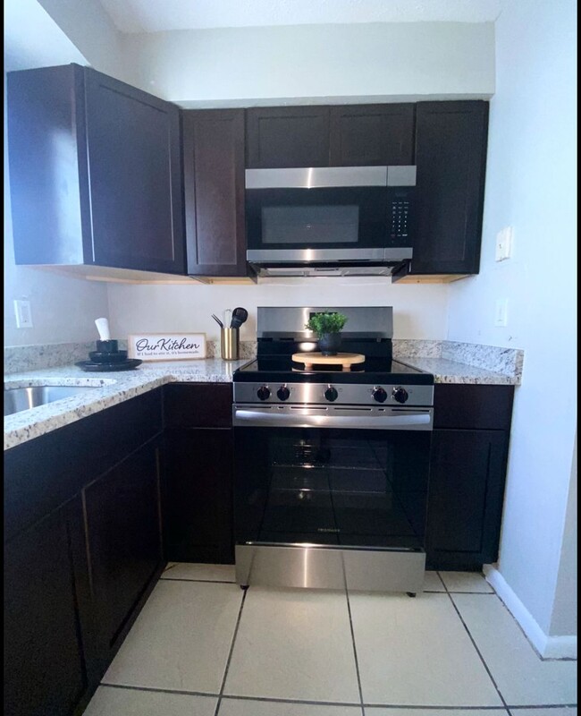 RENOVATED 2 Bedroom, 1 Bathroom Tampa Apar... - RENOVATED 2 Bedroom, 1 Bathroom Tampa Apar... House