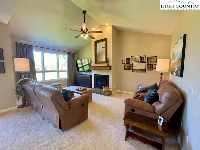 Photo - 419 E Landing Dr