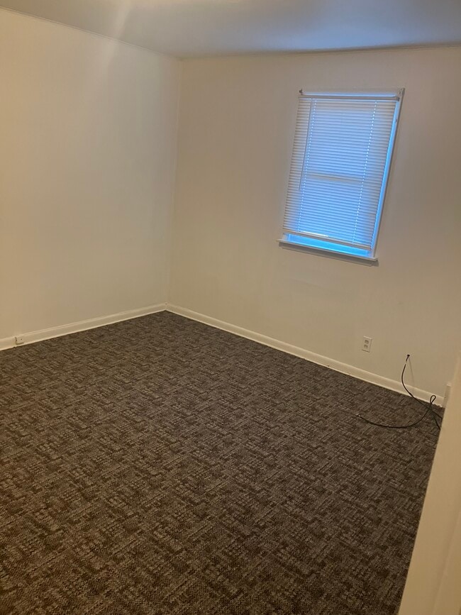 Living Room - 1021 Judge Ave Unit 2nd Floor