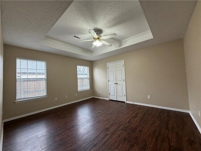 Photo - 2616 Meadow Lake St