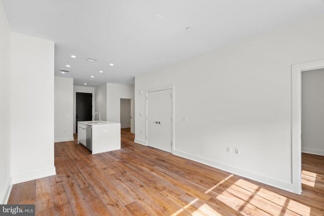 Photo - 1312 King St Unit 206
