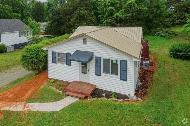 Building Photo - One Bedroom Private Residence Rental