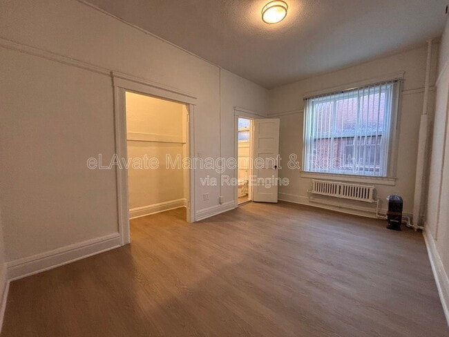Building Photo - 1315 Flower St Unit 202