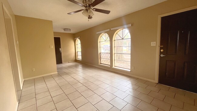 Building Photo - 3021 Sycamore Ave Unit 1