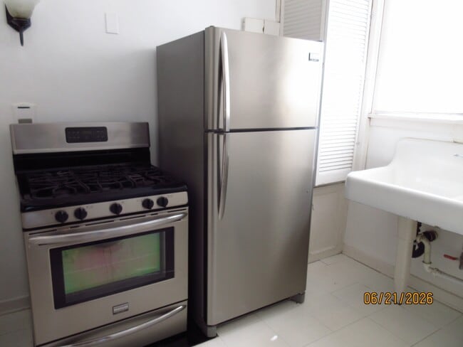 STOVE AND FRIDGE - 4911 Dockweiler St Unit 4911