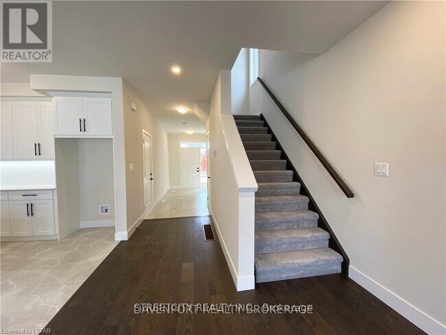 Photo - 18 Julie Cresent