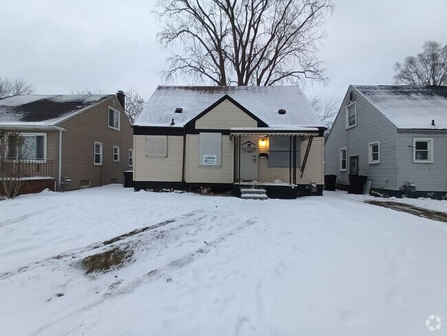 Building Photo - 3 bedroom 1 bath bungalow now available! -... Rental