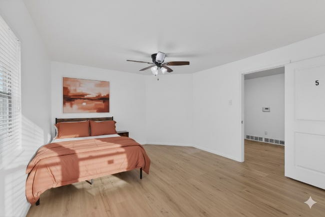 Photo - 404 Nottingham Dr