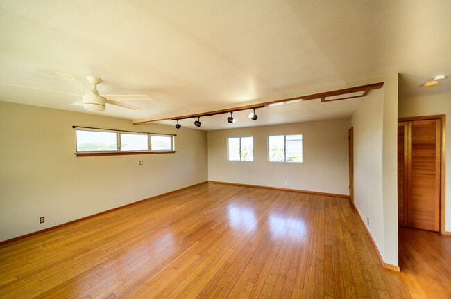 Photo - 148 Hoomoku Street Unit upstairs