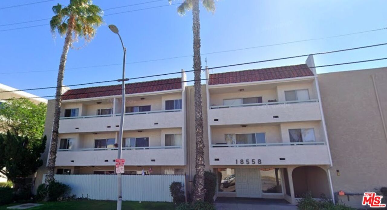 Photo - 18558 Roscoe Blvd Condominio Unidad 302