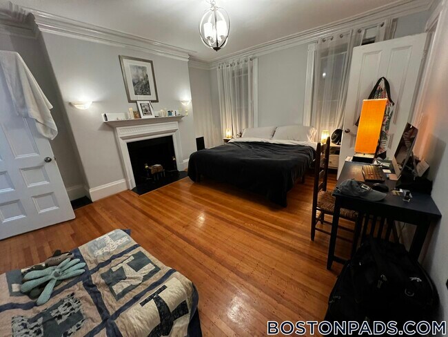 Photo - 429 Marlborough St Unidad 3A