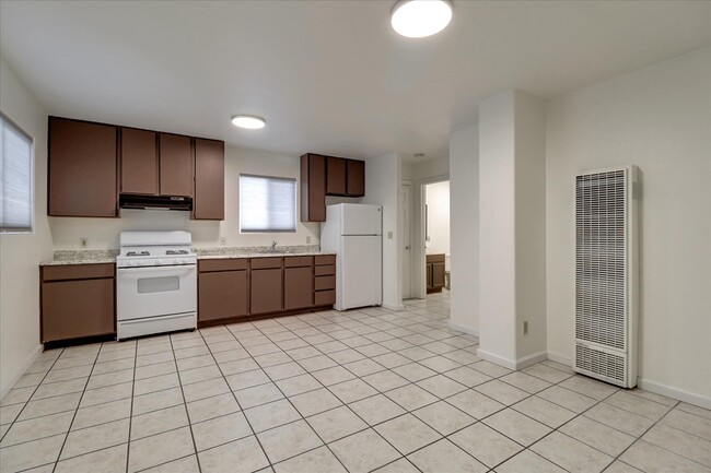 Building Photo - 336 Chesley Ave Rental