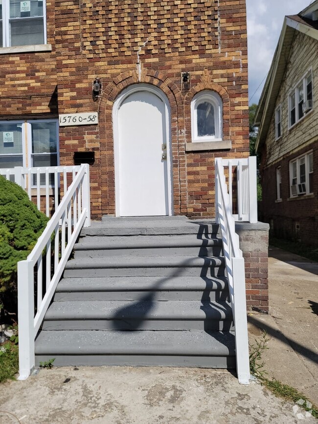 Building Photo - 15758 Wisconsin St Rental